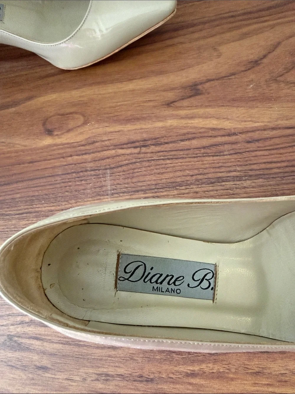 Diane B. Genuine Tan Patent Leather Pump With Solid White Block Heel. Size 37.5.